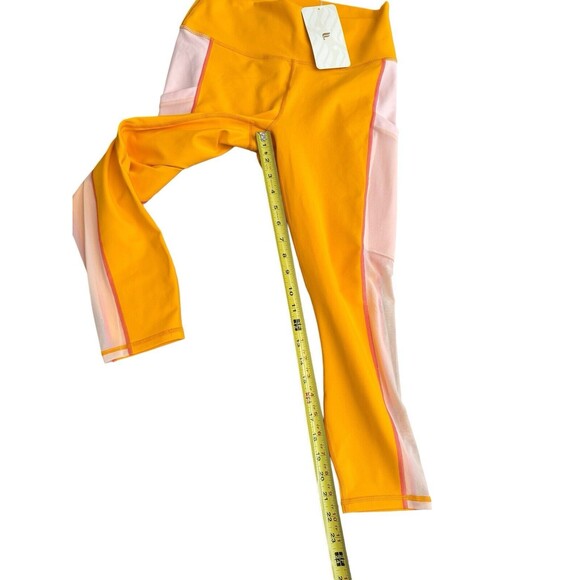 NWT Fabletics On-The-Go Powerhold High-Waisted‎ Capri Size Medium - Picture 4 of 5